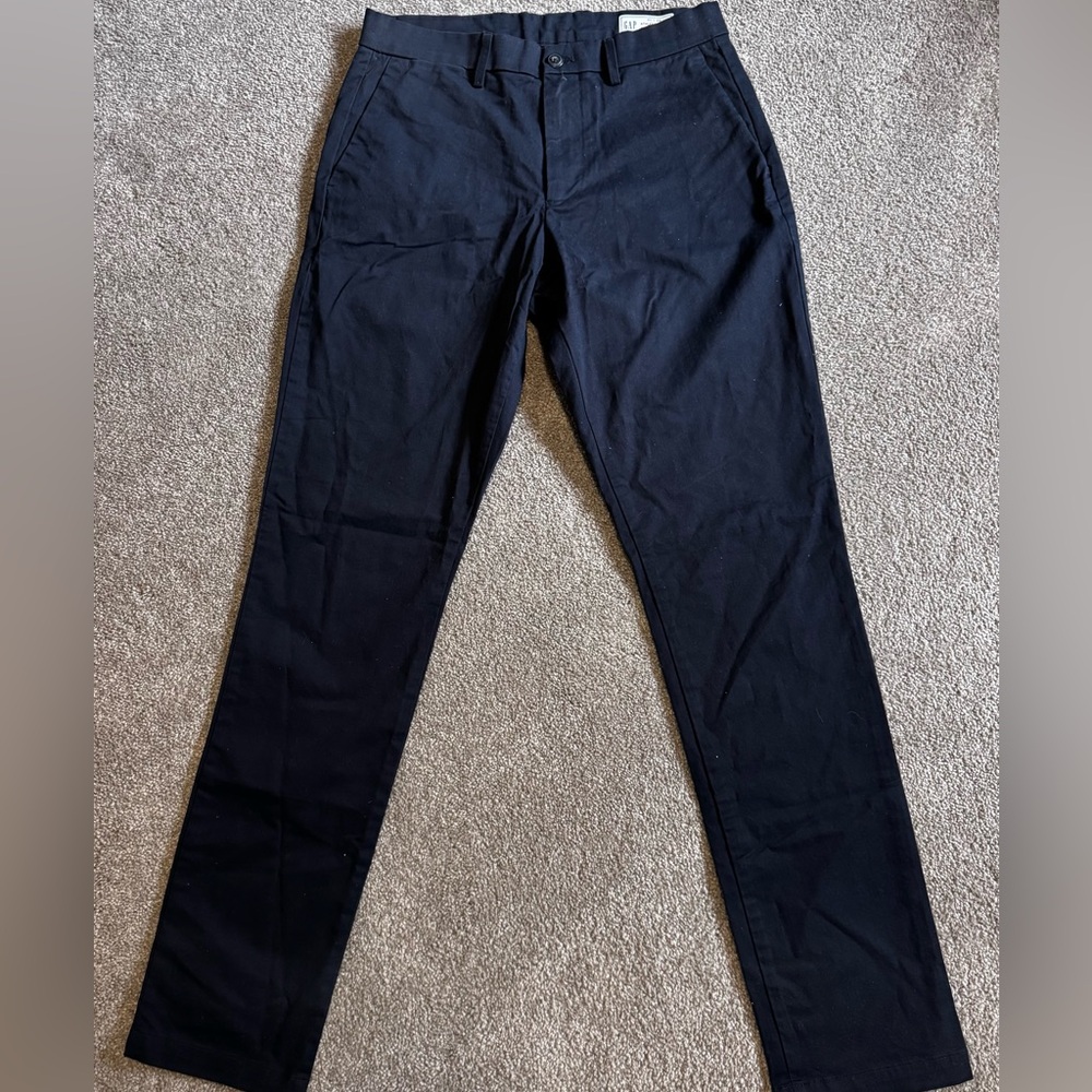 NWOT GAP Men's Black classic chino 30x34